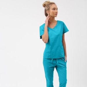Dolman Scrub Top 💕👩🏼‍⚕️ by Jaanuu